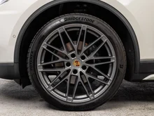 Porsche Macan 4 in kreide