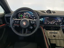 Porsche Panamera 4 E-Hybrid in aventuringrünmetallic