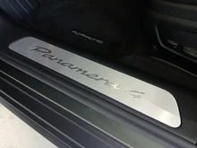 Porsche Panamera 4 E-Hybrid in aventuringrünmetallic