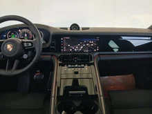 Porsche Panamera 4 E-Hybrid in aventuringrünmetallic