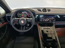 Porsche Panamera 4 E-Hybrid in aventuringrünmetallic