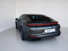 Porsche Panamera 4 E-Hybrid in aventuringrünmetallic