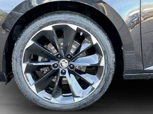 Škoda Superb Combi iV SPORTLINE DSG in SCHWARZ-MAGIC PERLEFFEKT
