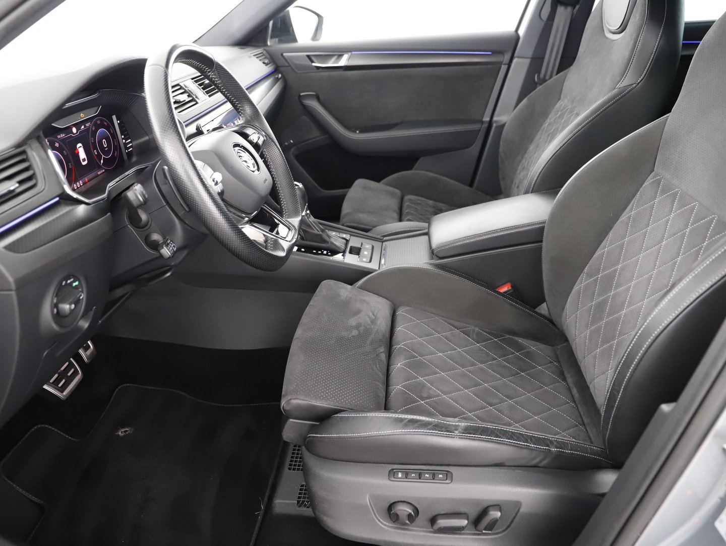 Škoda SUPERB Combi iV SPORTLINE DSG | Bild 4 von 24