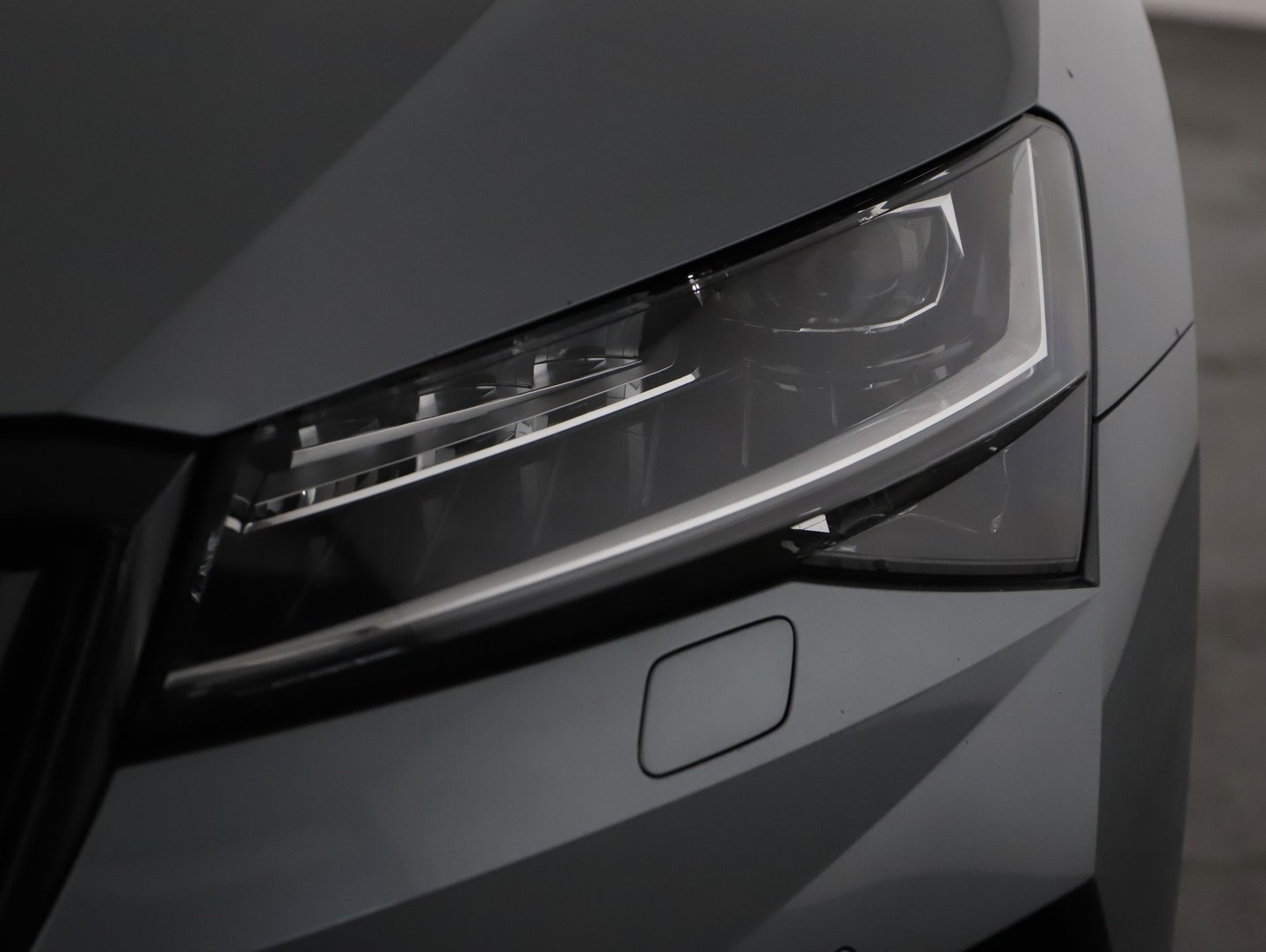 Škoda SUPERB Combi iV SPORTLINE DSG | Bild 2 von 24