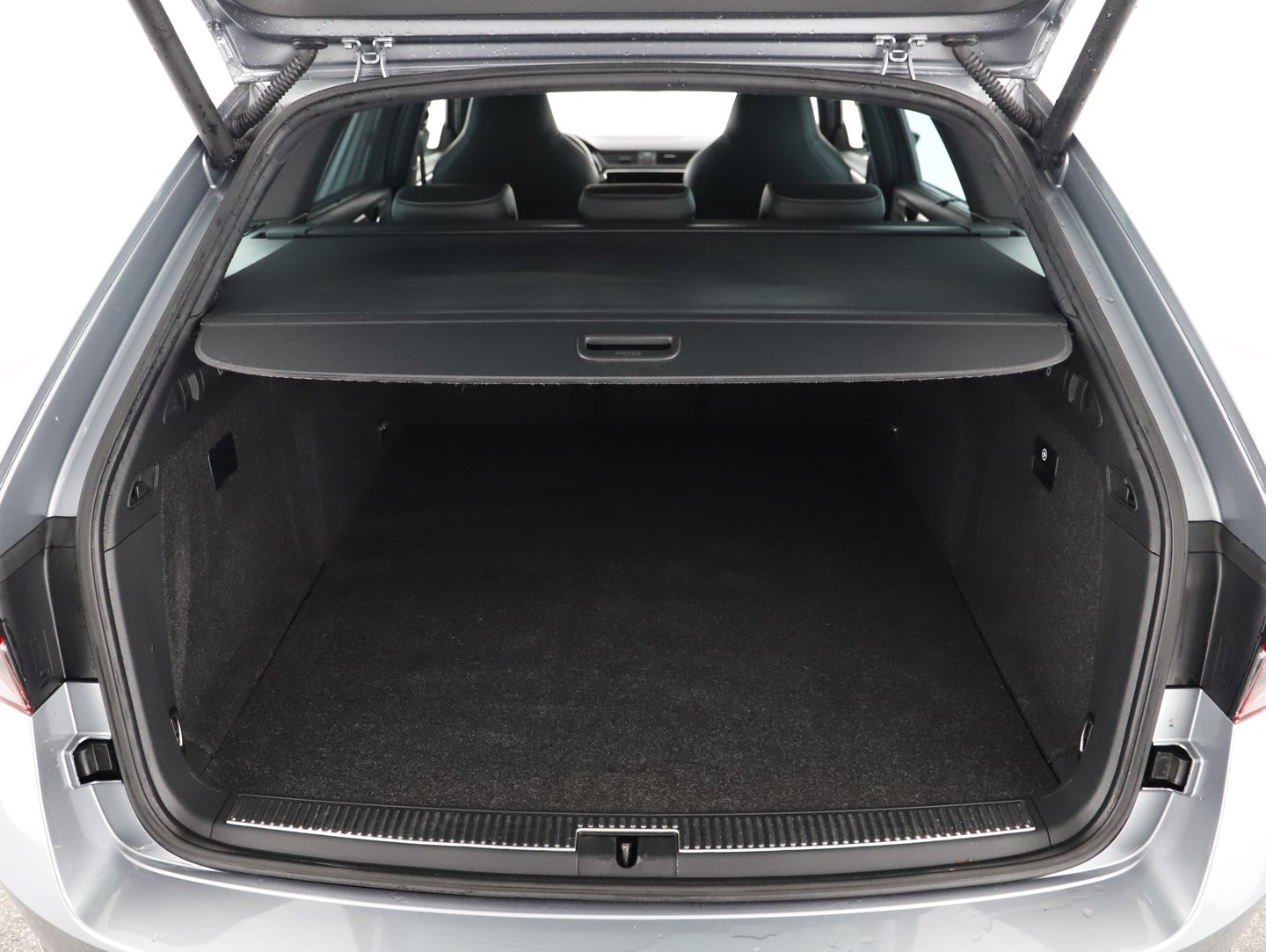 Škoda SUPERB Combi iV SPORTLINE DSG | Bild 20 von 24