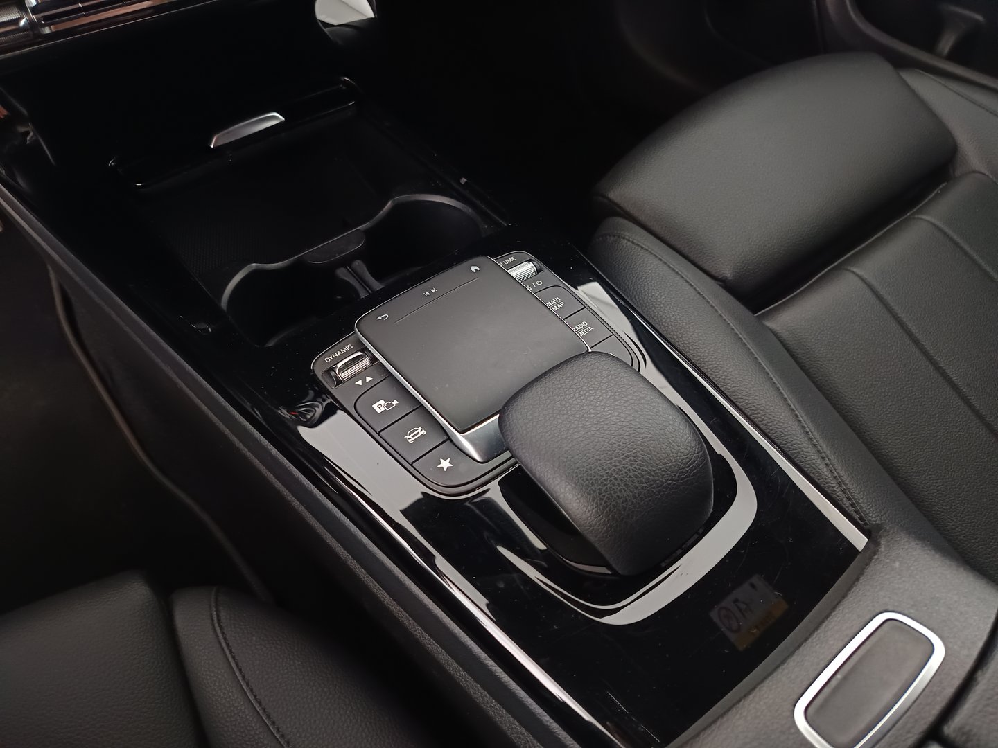 Mercedes CLA 180 d Shooting Brake | Bild 32 von 36