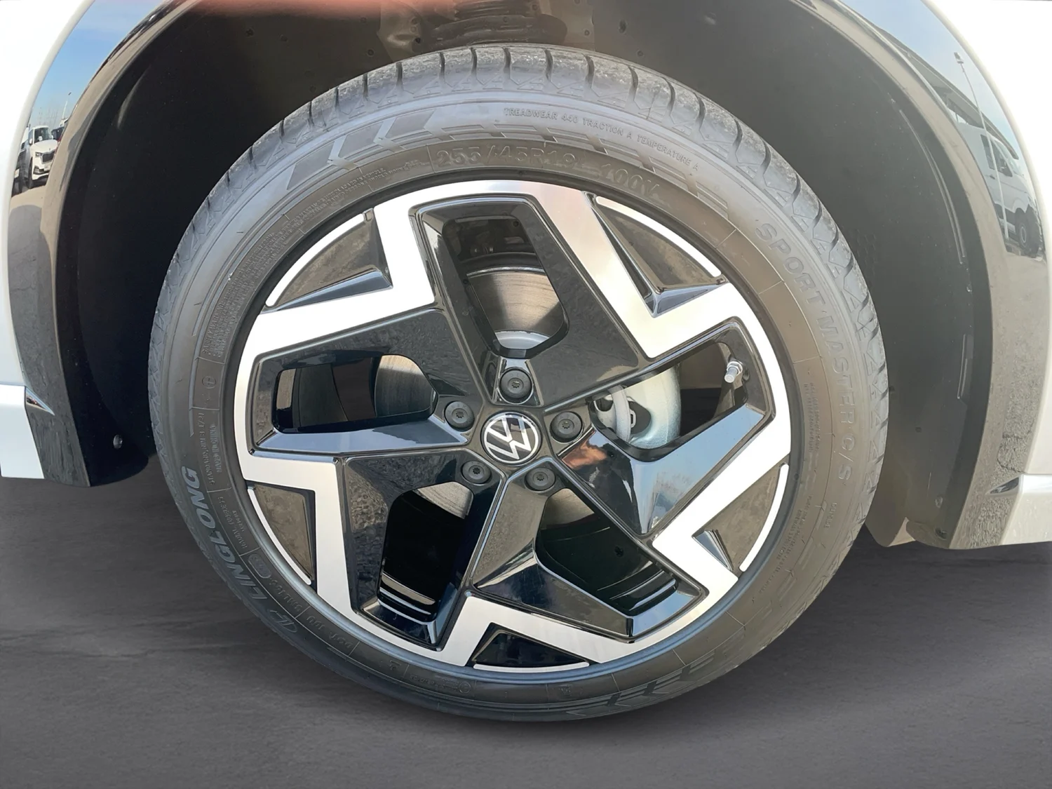 Bild eines VW Tiguan R-Line eTSI DSG