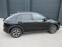 VW T-Roc Life eTSI DSG in Grenadillschwarz Metallic