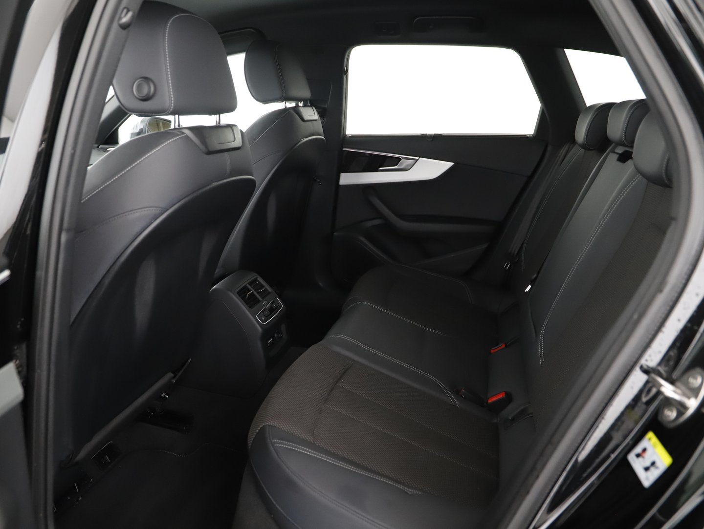 Audi A4 Avant 35 TDI advanced | Bild 18 von 21
