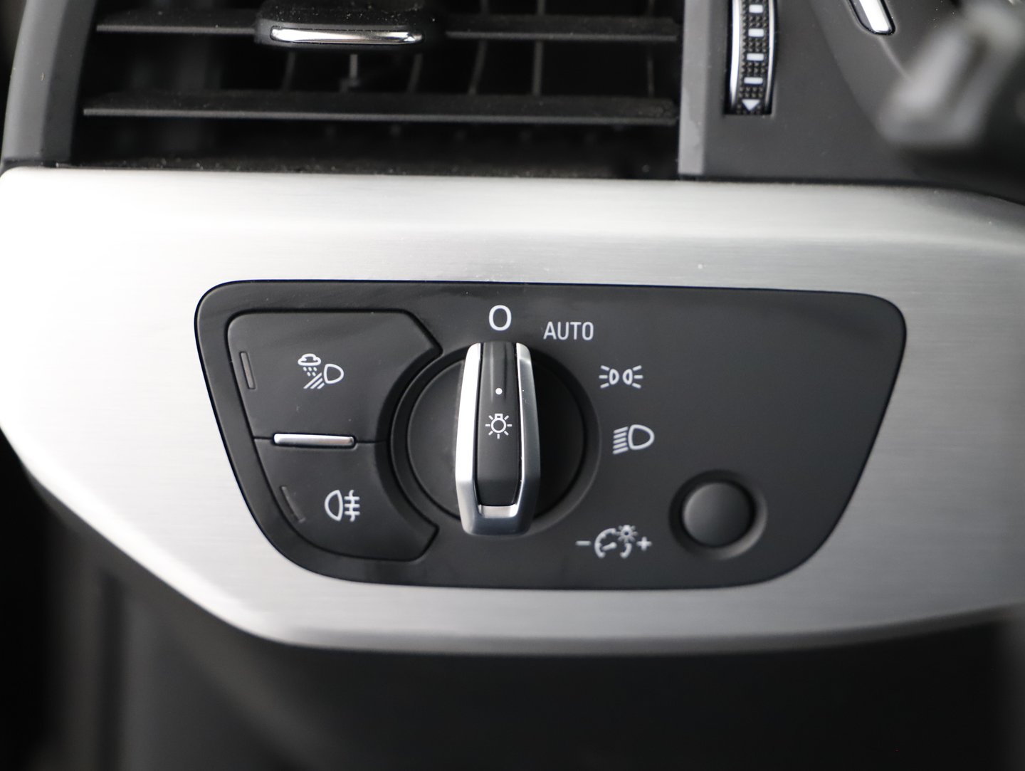 Audi A4 Avant 35 TDI advanced | Bild 16 von 21
