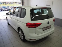 VW Touran Trendline TDI SCR in Pure White