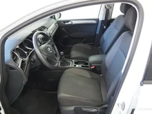 VW Touran Trendline TDI SCR in Pure White