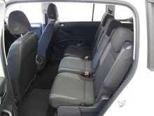 VW Touran Trendline TDI SCR in Pure White