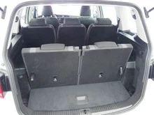 VW Touran Trendline TDI SCR in Pure White