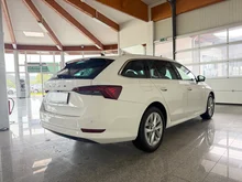 Škoda Octavia Combi Premium TDI in 9P Candy-Weiss