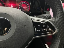 VW Golf R-Line TSI in Deep Black Perleffekt