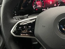 VW Golf R-Line TSI in Deep Black Perleffekt