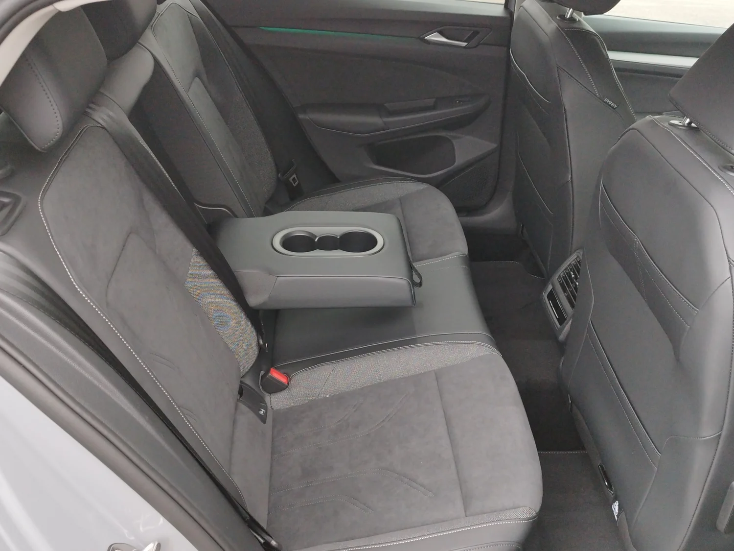 Bild eines VW Golf Rabbit mHEV DSG