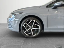 VW Golf Life mHeV TSI DSG in Mondsteingrau