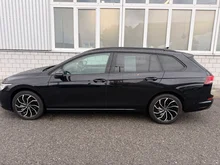 VW Golf Variant Life TSI in Deep Black Perleffekt