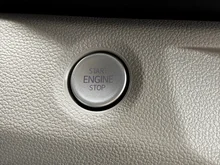 VW California Coast eHybrid 180 kW 4M in Candyweiß