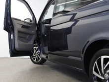VW California Coast TDI in Starlight Blue Metallic/Starlight Blue Metallic