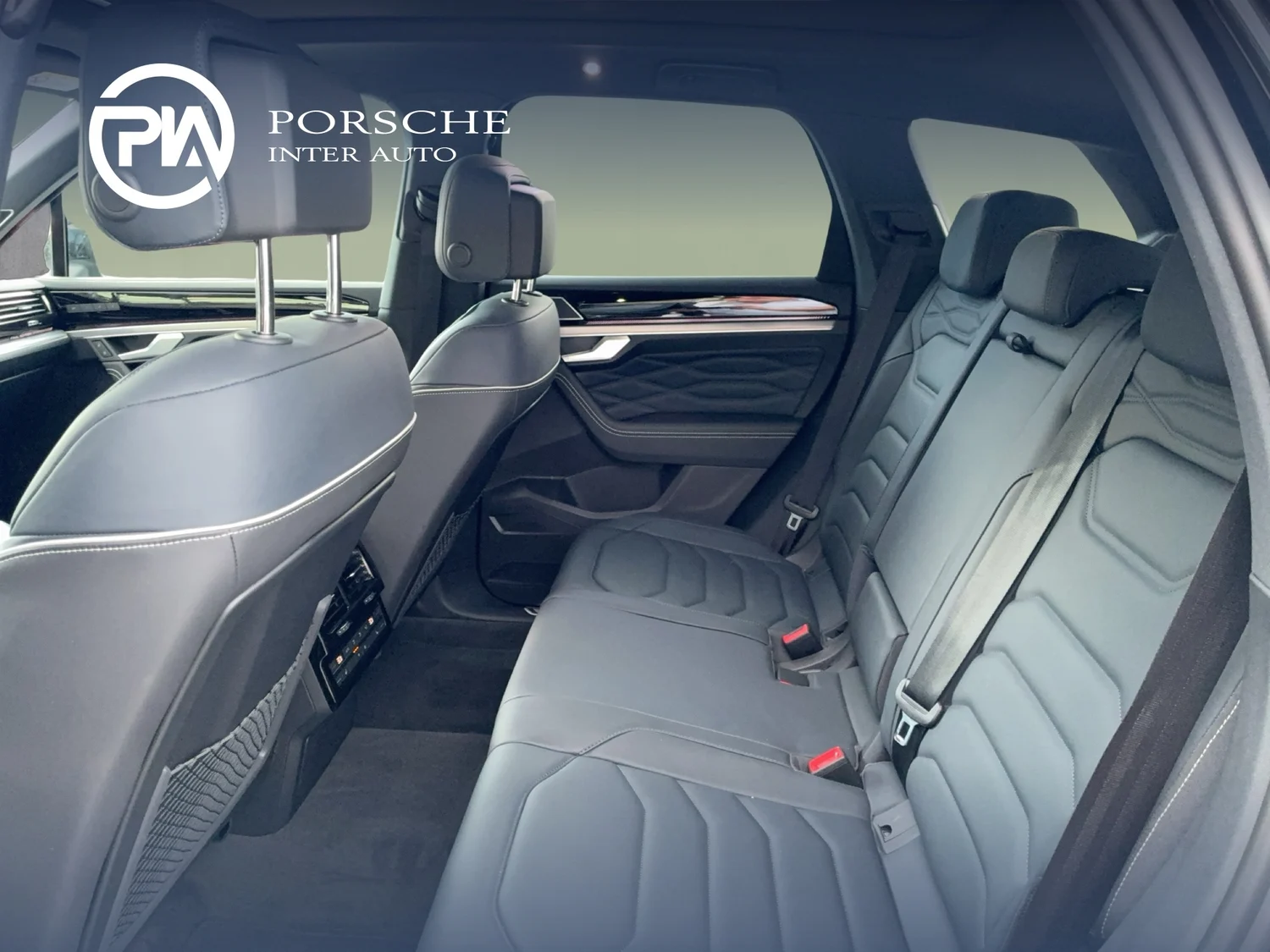 Bild eines VW Touareg R-Line TDI 4M. Final Edition