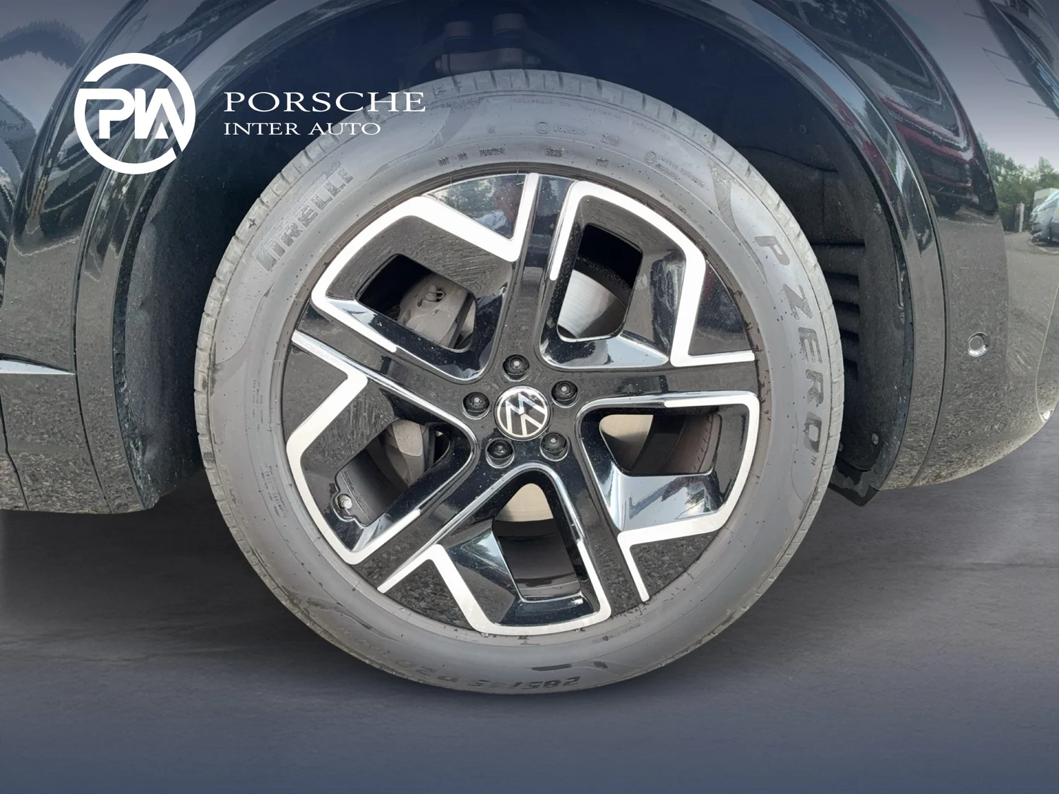 Bild eines VW Touareg R-Line TDI 4M. Final Edition