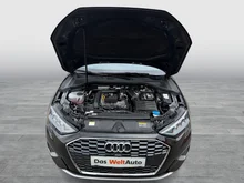 Audi A3 Sportback 30 TFSI advanced in 0E Mythosschwarz Metallic