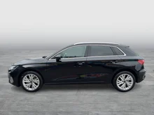 Audi A3 Sportback 30 TFSI advanced in 0E Mythosschwarz Metallic