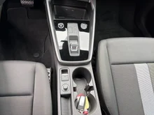 Audi A3 Sportback 30 TFSI advanced in 0E Mythosschwarz Metallic