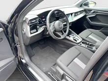 Audi A3 Sportback 30 TFSI advanced in 0E Mythosschwarz Metallic