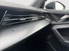 Audi A3 Sportback 30 TFSI advanced in 0E Mythosschwarz Metallic