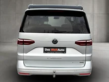 VW California Beach eHybrid 180 kW 4M in Reflexsilber Met./Deepblack Perleffekt