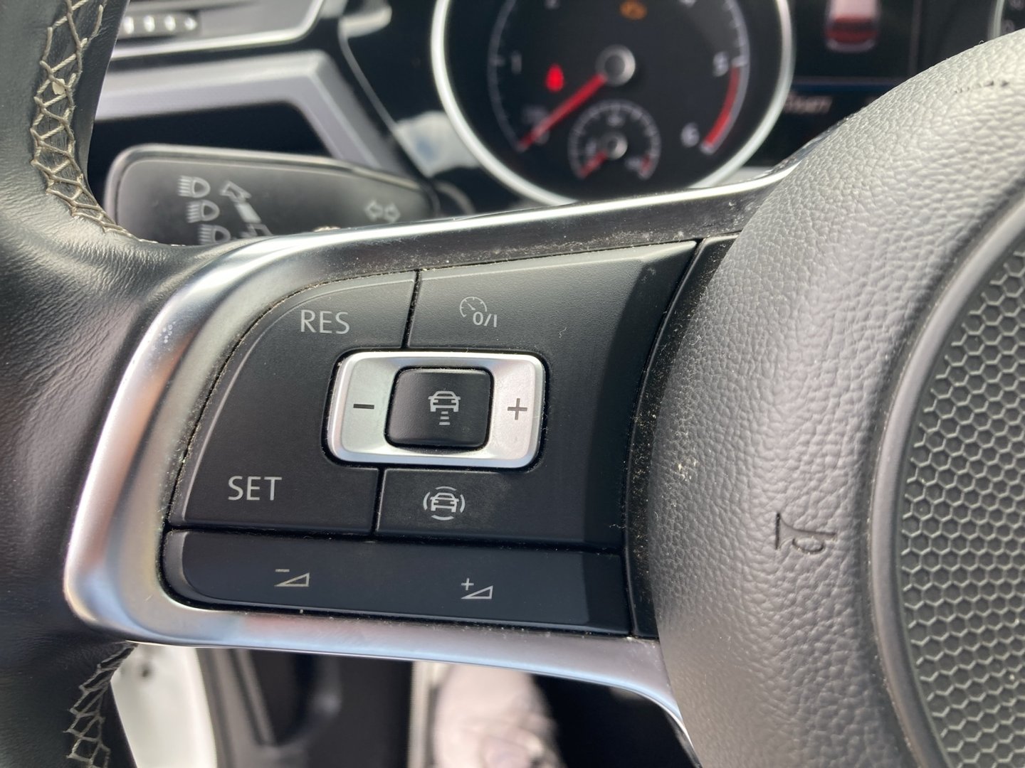VW Touran Highline TDI SCR | Bild 13 von 17