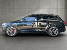 Audi Q7 55 TFSI e quattro S line 290 kW in mythosschwarz metallic