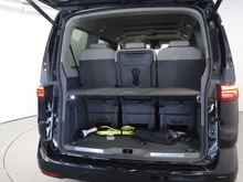 VW Multivan Style �H eHybrid 180 kW 4MOTION in Deepblack Perleffekt