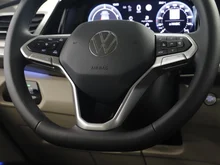 VW Multivan Style �H eHybrid 180 kW 4MOTION in Deepblack Perleffekt