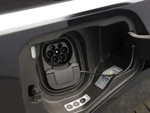 VW Multivan Style �H eHybrid 180 kW 4MOTION in Deepblack Perleffekt