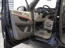 VW Multivan Style �H eHybrid 180 kW 4MOTION in Deepblack Perleffekt