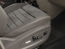 VW Multivan Style �H eHybrid 180 kW 4MOTION in Deepblack Perleffekt