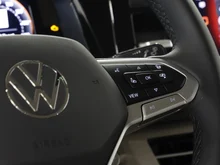 VW Multivan Style �H eHybrid 180 kW 4MOTION in Deepblack Perleffekt
