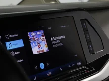 VW Multivan Style �H eHybrid 180 kW 4MOTION in Deepblack Perleffekt