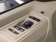 VW Multivan Style �H eHybrid 180 kW 4MOTION in Deepblack Perleffekt