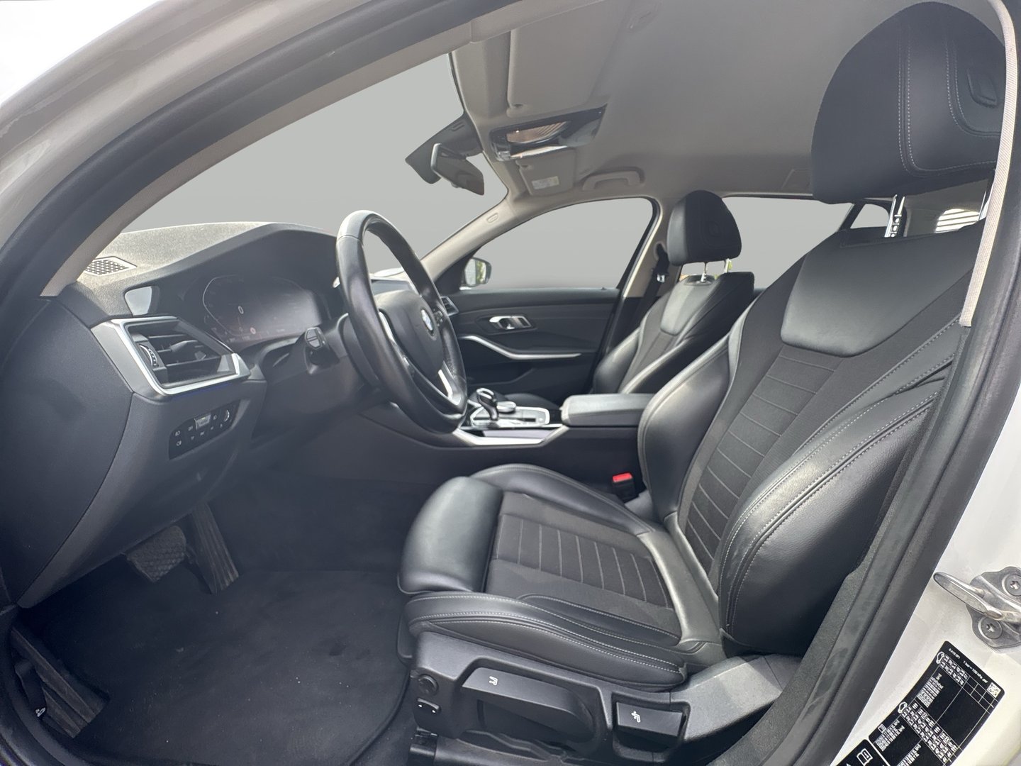 BMW 320d xDrive Touring 48 V Mild-Hybrid-Technologie Aut. | Bild 9 von 25