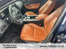 Jaguar XE P300 AWD R-Dynamic HSE Aut. in dunkelblau - metallic
