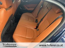 Jaguar XE P300 AWD R-Dynamic HSE Aut. in dunkelblau - metallic