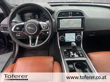 Jaguar XE P300 AWD R-Dynamic HSE Aut. in dunkelblau - metallic