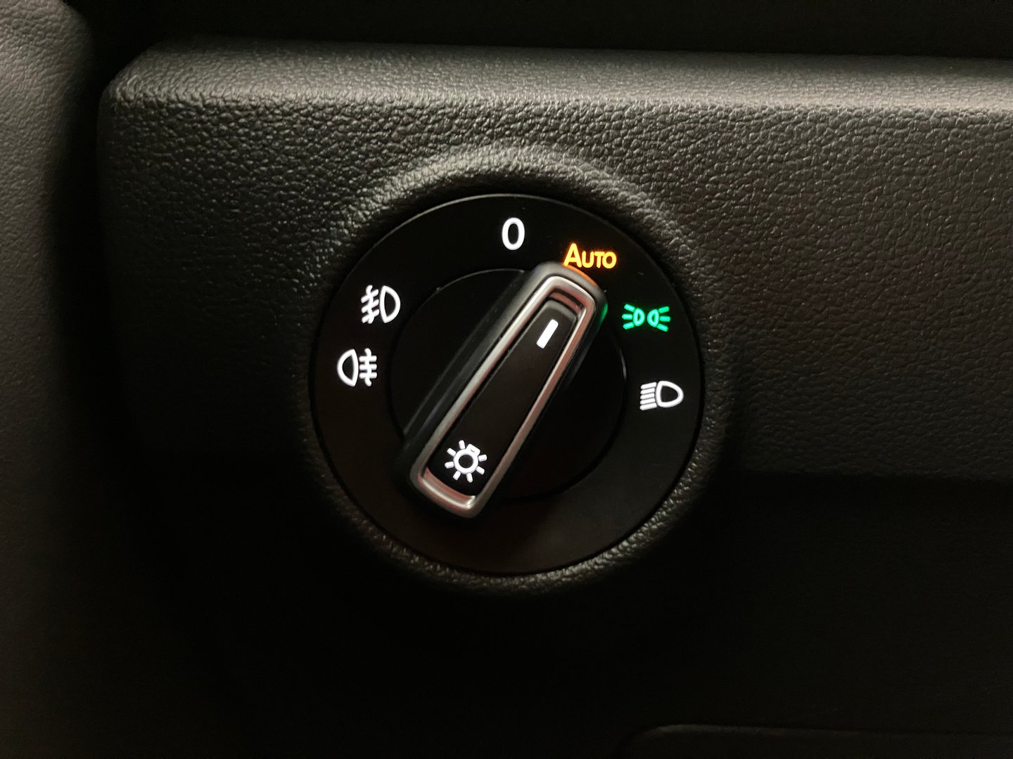 VW T-Roc Sport TDI SCR 4MOTION DSG | Bild 10 von 36